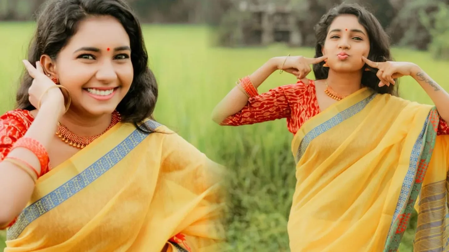 Cute Casual Stills of Sri Lankan Tamil Vj Kavipriya
