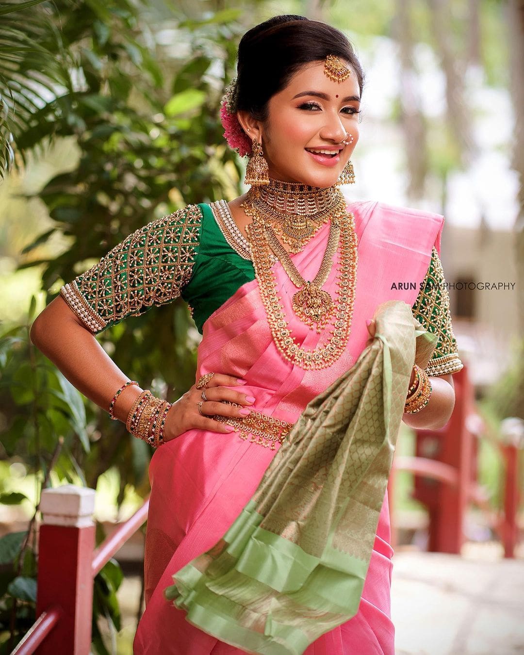Growing Actress Raveena Daha looks gorgeous in pink saree
