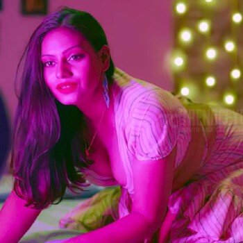 Nidhi Mahawan Hot in Sursuru Li Web Series