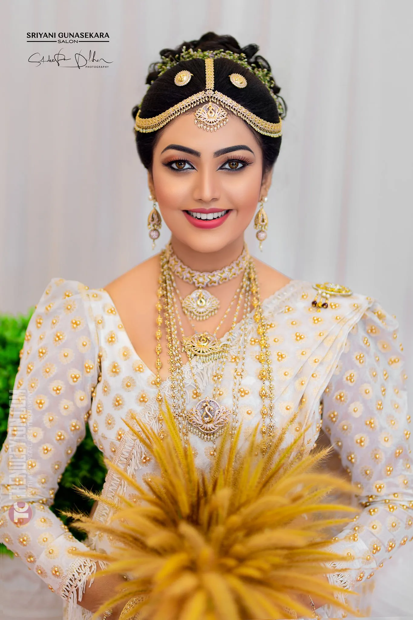 Sri Lankan model Nethmi Kavindaya looks beautiful in Bridal Saree