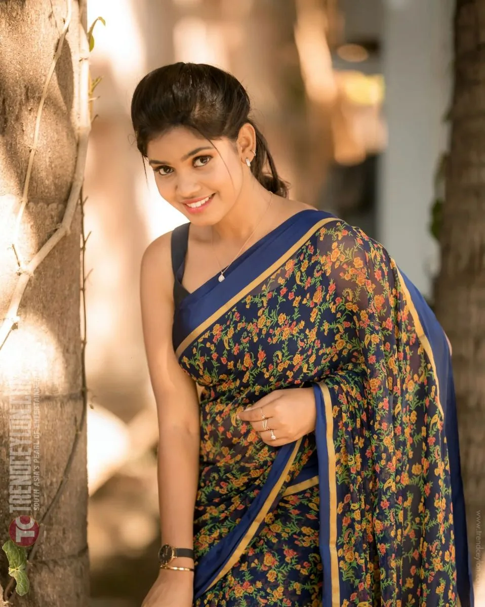 Indian Actress Pranika Dhakshu looks elegant in printed saree