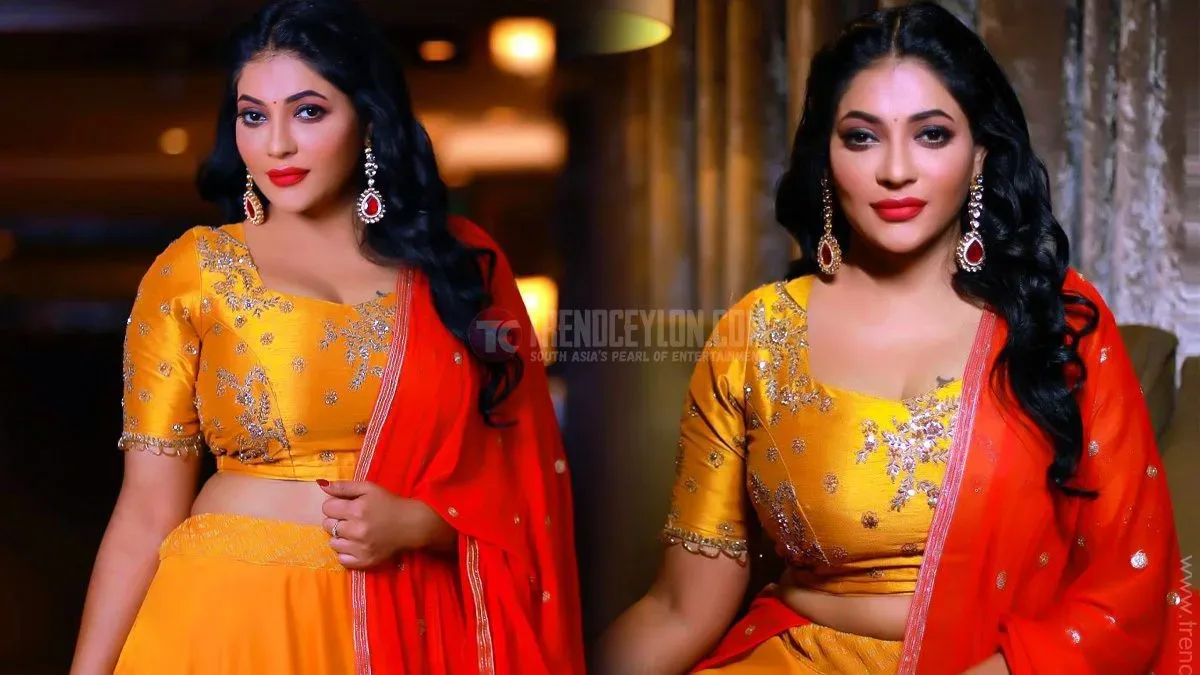 Anbe Vaa fame Reshma Pasupuleti looks gorgeous in Silk Skirt and blouse