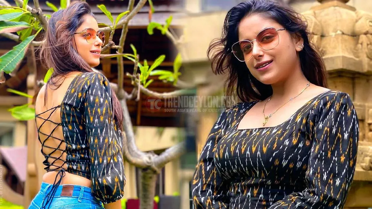 Chawl House actress Sneha Paul looks elegant in a black top and jeans