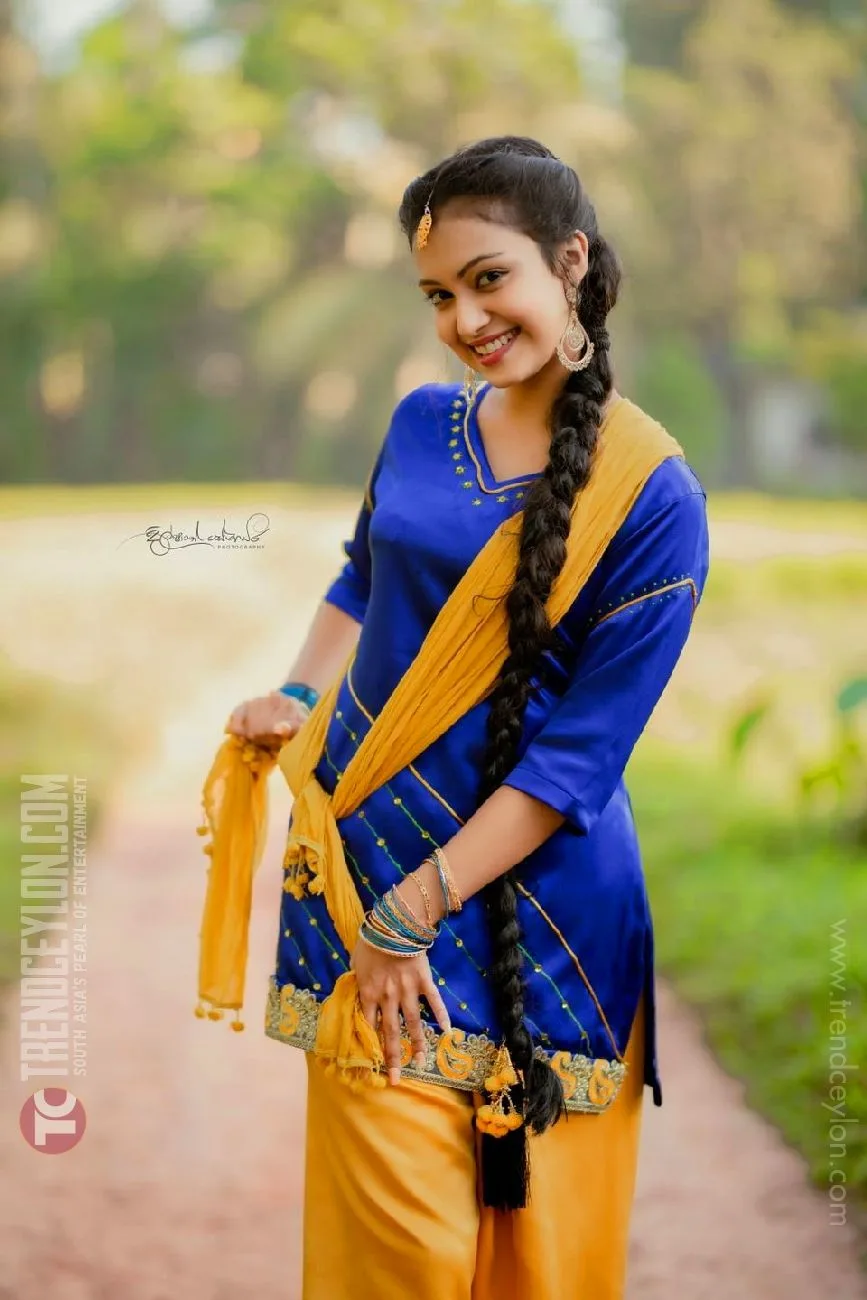 Sri Lankan Model Dasuni Maduwanthi look beautiful in Punjabi Style