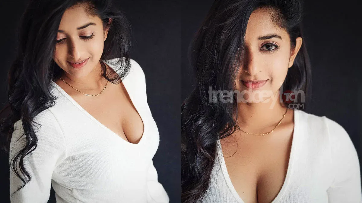 Do you believe She is 40+, Meera Jasmine Hot Stills