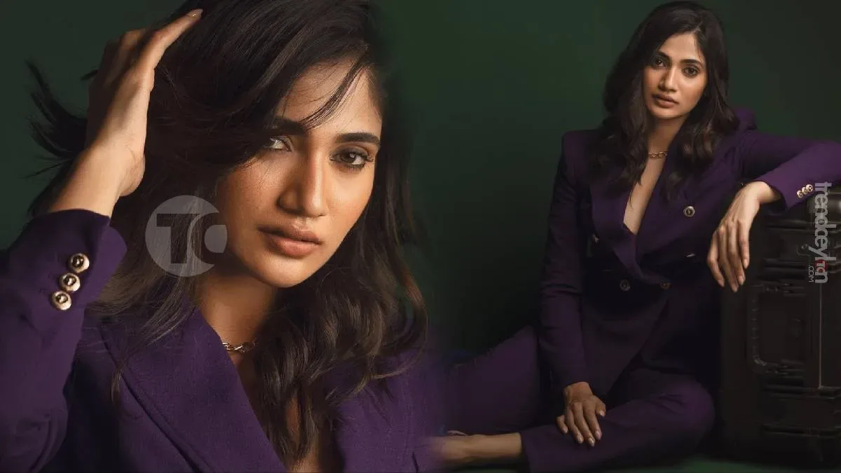 Losliya Mariyanesan stunning in the purple suit