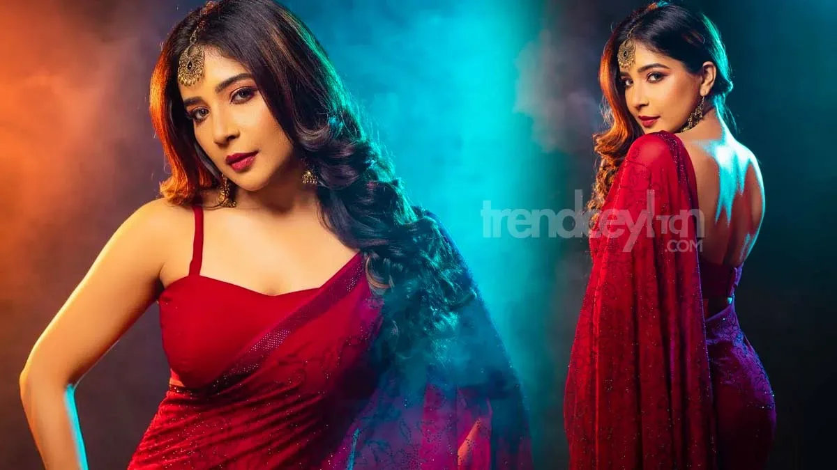 Actress Sakshi Agarwal looks hot in a red saree
